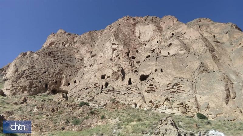 بررسی و شناسایی غارهای دستکند صخره ای آمل در حال انجام است
