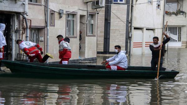 حدود 300 واحد مسکونی گرفتار سیلاب در شهر آستارا تخلیه شد