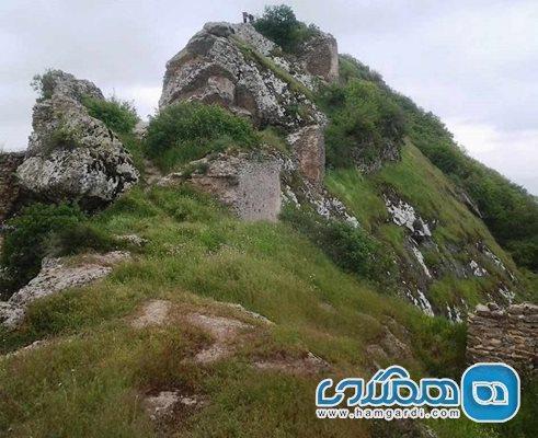 قلعه آوارسین یکی از قلاع تاریخی آذربایجان شرقی است